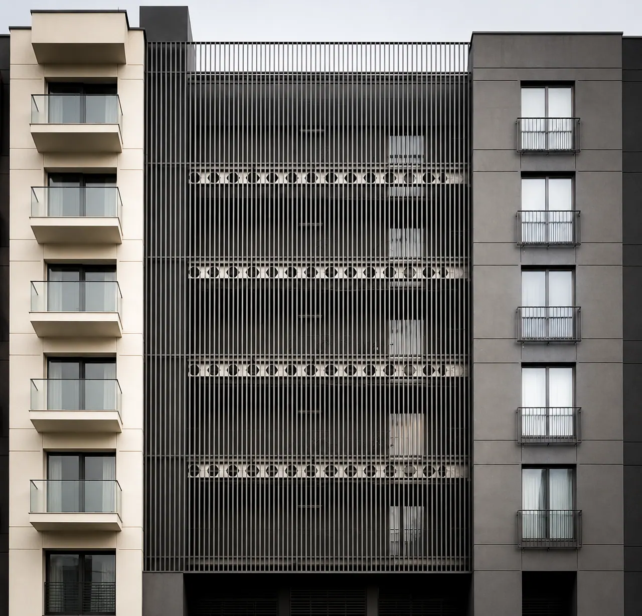 Klima-Balkon-Mesh und Fassadenscreen Anwendungen Alcodec reference detail 2