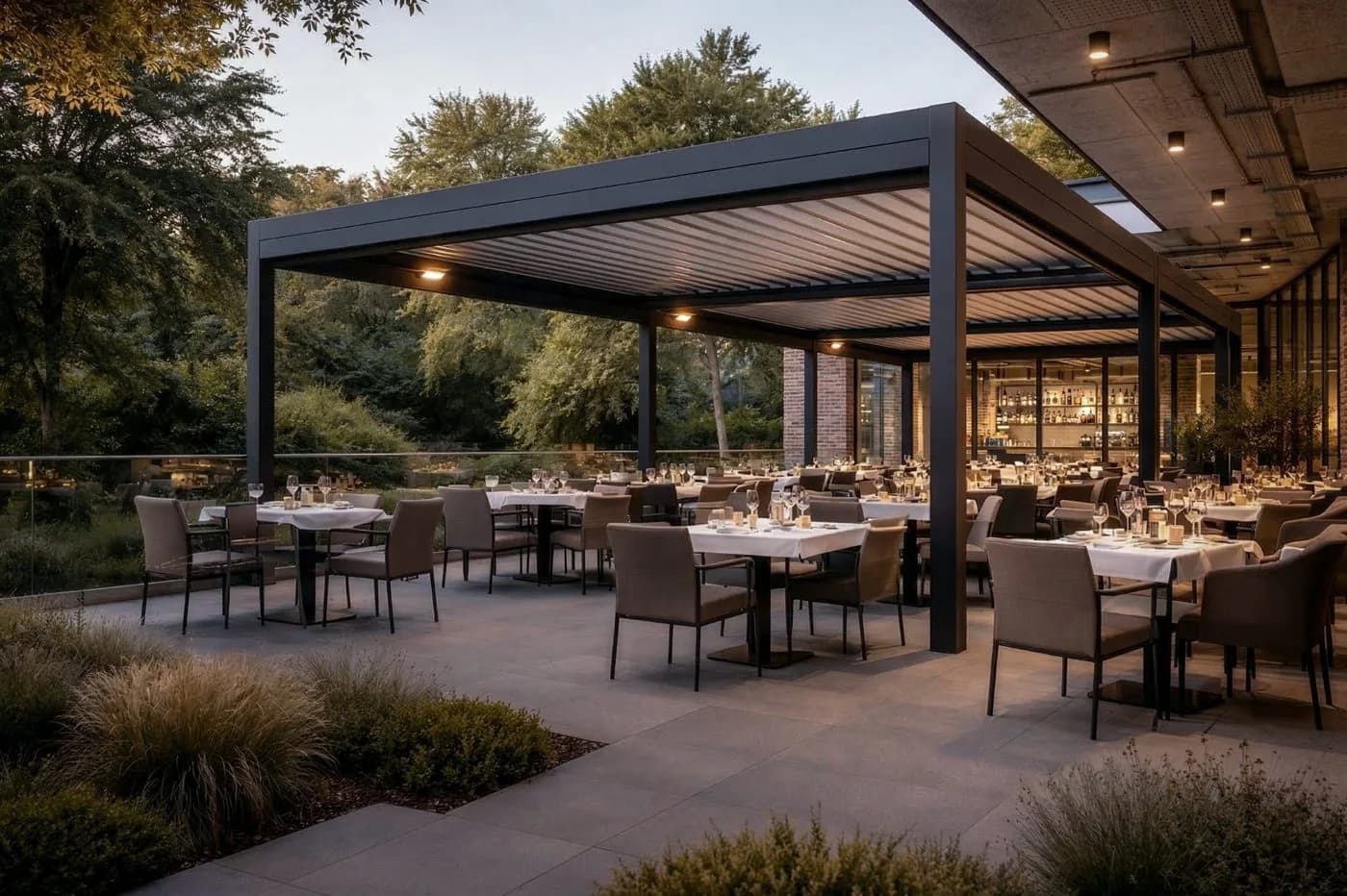 Pergola Zubehör: LED-Beleuchtung und Heizstrahler